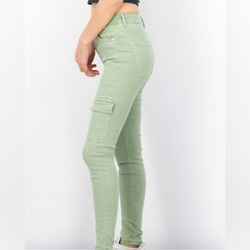 Bershka Pants – Size US 2 – Everyday Chic – Versatile Style